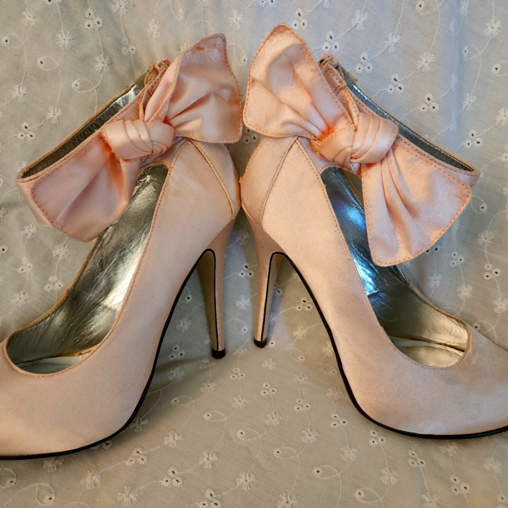 Size 7.5 Michael Antonio High Heels in Ballerina Pink